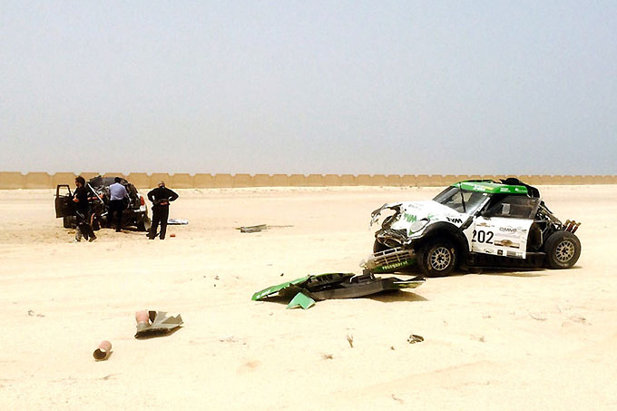 Erik van Loon gelanceerd en over de kop + FOTO wrak gecrashte Mini